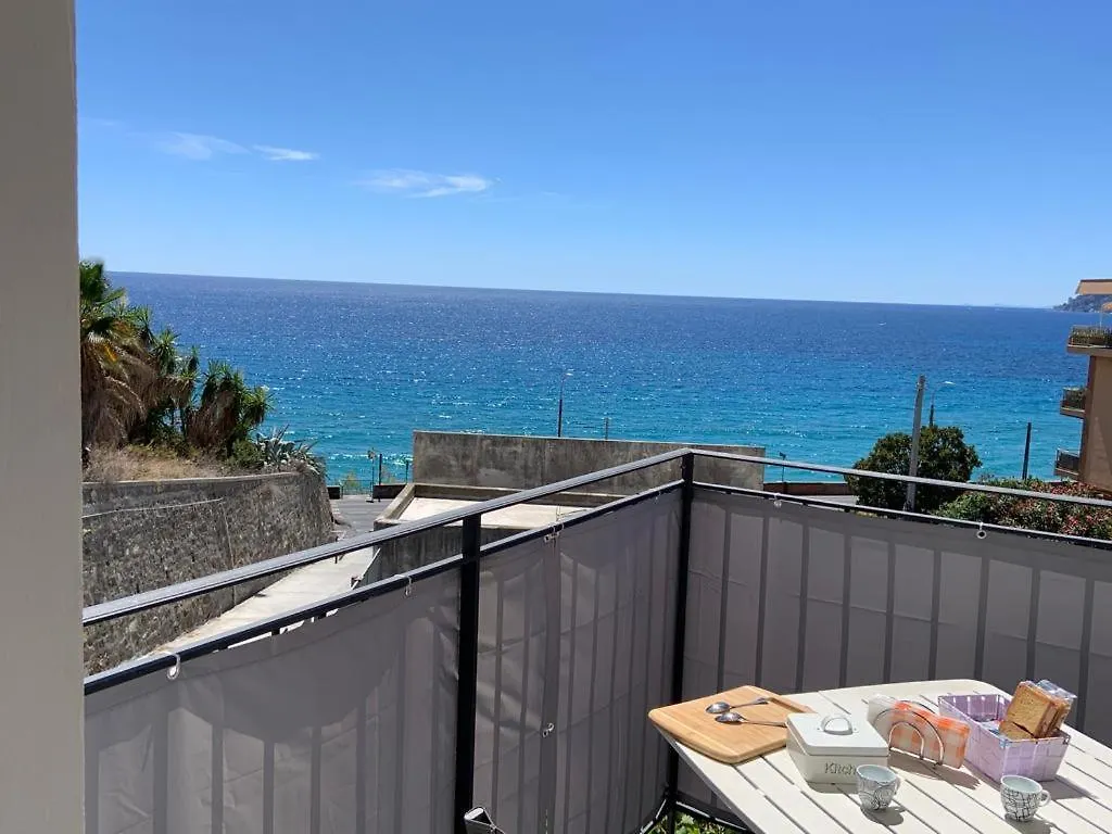 アパート サンレモLa Terrazza Sul Mare Da Meryアパートメント